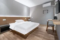 Hanshan Express Hotel (Zhangjiagang High-Speed Railway Station) Hotels near Phoenix Mountain Scenic Area