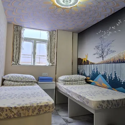 Hong Kong H8 Hostel (Tsim Sha Tsui Store C2 EXIT) Các khách sạn gần Trung tâm thương mại iSquare