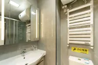 Yuehui Movie Hotel (Zhengzhou Ersha Cultural Creative Park Wanda Plaza)