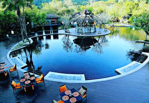 십산 리조트 & 스파 맹탱 강가 전경