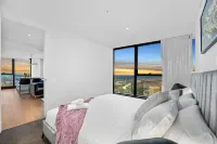 Sky High 3 Beds Apartment