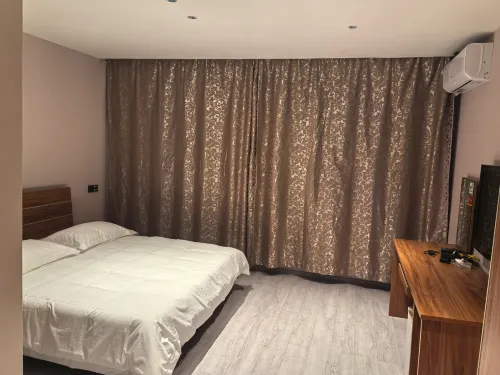 Longcheng Hotel Hotels in Helong