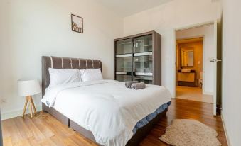 HostaHome Suites at Afiniti Residence Walk to Legoland