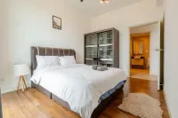 HostaHome Suites at Afiniti Residence Walk to Legoland