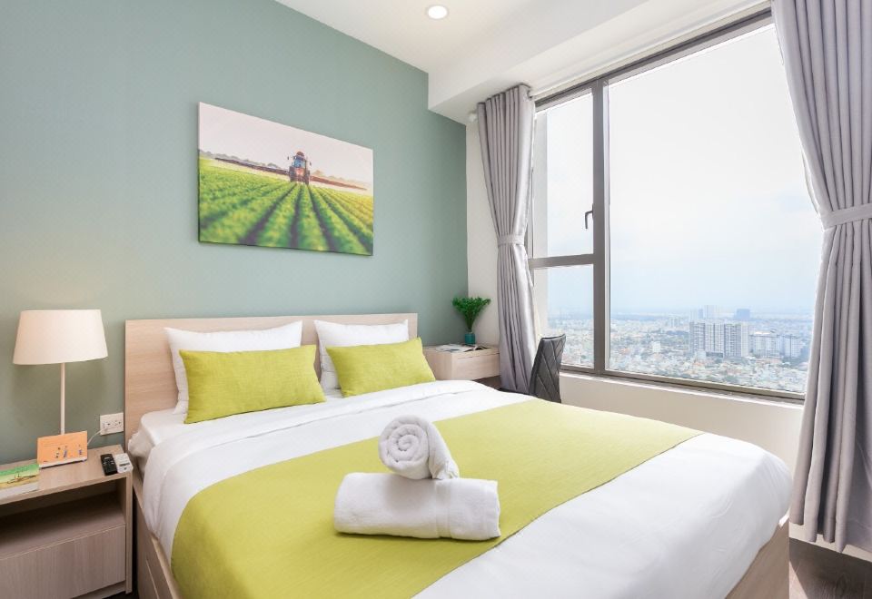 Rivergate Central의 깔끔한 야외 수영장