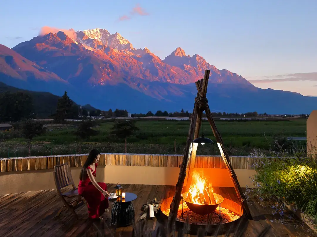 Shanjuanyun Panoramic Sunlit Yulong Snow Mountain Hotel - Lijiang