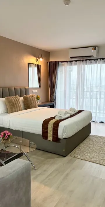 ห้องวีไอพีพร้อมวิวภูเขา อ่างอาบน้ำ และระเบียง