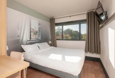 B&B Hotel Pau Zénith Отели рядом с достопримечательностью «Eglise Adventiste»