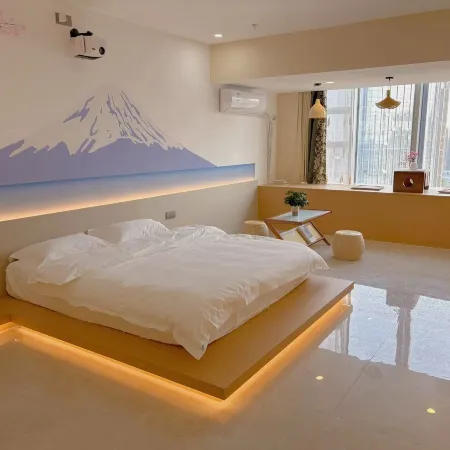 Blue Tree Bay Art Hotel