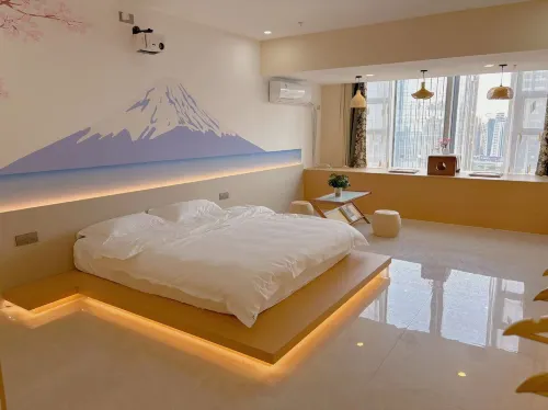 Blue Tree Bay Art Hotel