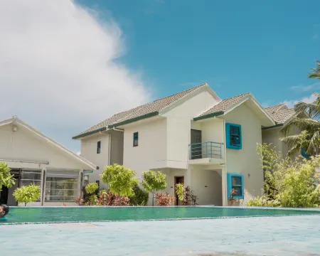 Long Beach Laamu Hotels in Gan