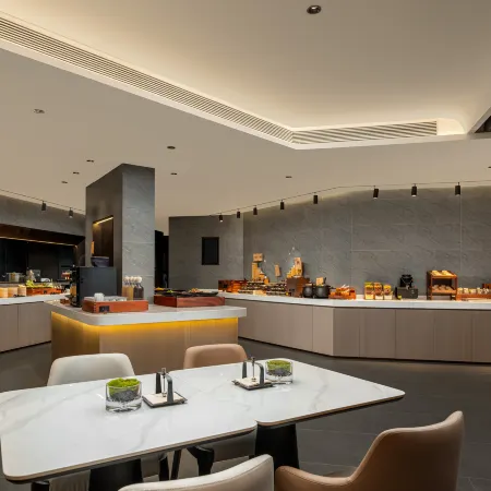 Atour Hotel (Lanzhou Zhangye Road Pedestrian Street Provincial Government Subway Station)