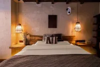 Wangsi Residence · Wabi-Sabi Aesthetic Design Guesthouse (Fengguo Temple Pedestrian Street) - parking