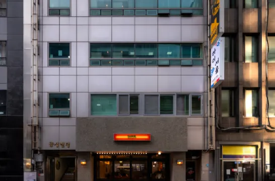 Hi Seoul hostel Myeongdong West โรงแรมใกล้หมู่บ้านวัฒนธรรมนัมซานฮันอก