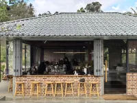 Summit No.1 Coffee Manor - Airport Shuttle