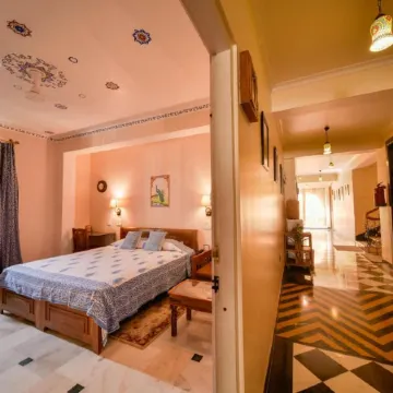 Hotel Arya Niwas