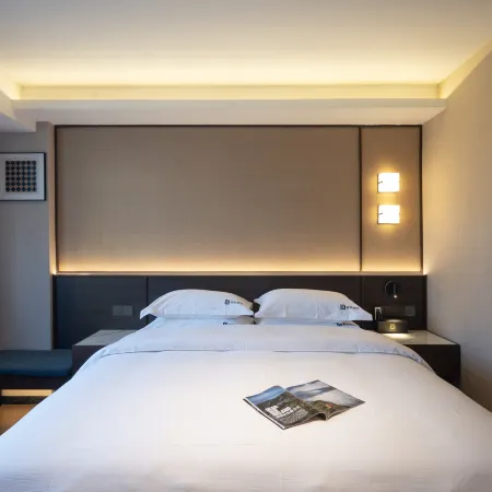 Liling Cichen Grand Hotel (Liquan Road Jiuhong Century Plaza)