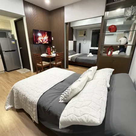 Executive 1-BR City Suite: Abreeza Place Condominium