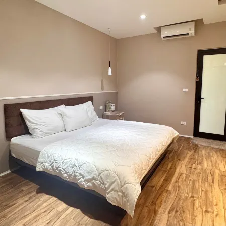 Phoenix Minh Chau Hotel Отели рядом с достопримечательностью «Bai Tu Long Bay»