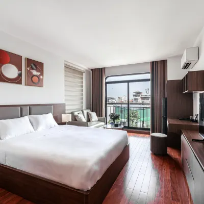 Luxe Paradise Suites Doi Can Hotels near Ba Dinh
