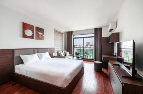 Luxe Paradise Suites Doi Can Hotels near Ba Dinh