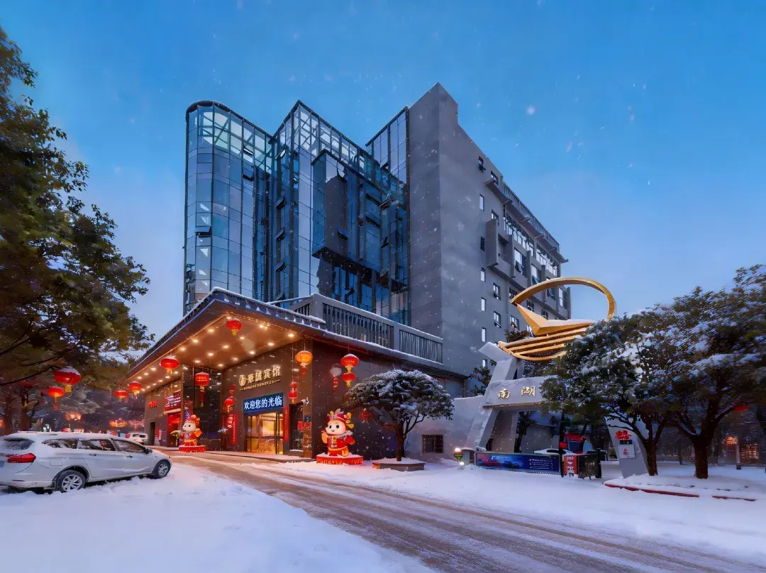 Huacheng Hotel（yueyang Pedestrian Street Store） - Yueyang