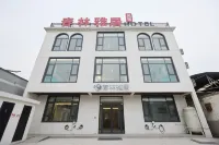 Chunlin Yaju Homestay (Henan Baoquan Tourism Resort Area) - Romantic