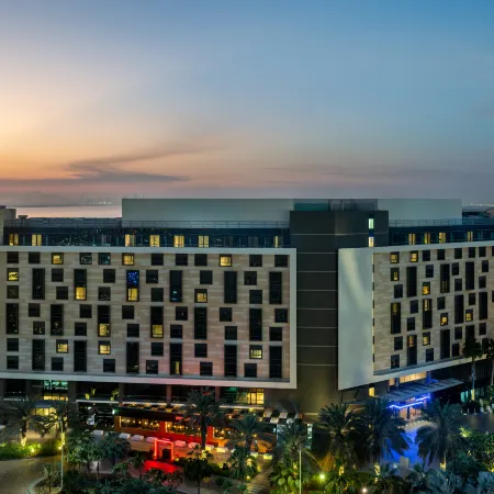 Yas Plaza Mangroves by IHG Отели рядом с достопримечательностью «Пристань для яхт Яс»