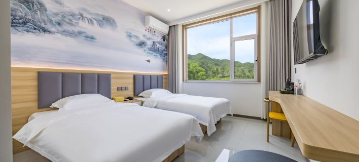 Pingcheng Hotel (Taihang Water Town Yishui Lake) Hotel di Daerah Yi