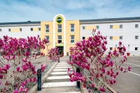 B&B HOTEL Cholet Nord - parking
