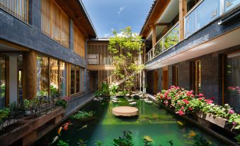 Lijiang Garden Retreat -Rooftop Jade‑Dragon Peak & Old Town Panorama,Free  Coffee & Yunnan Beer