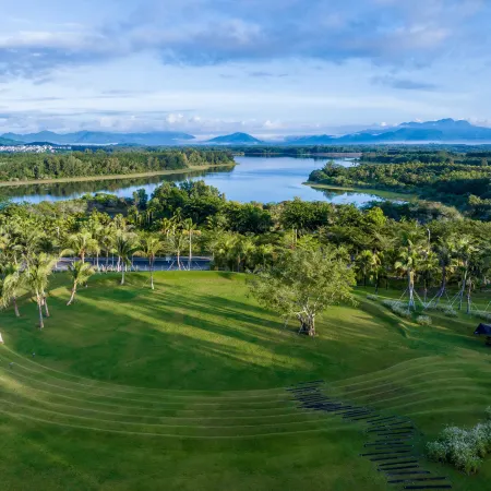 LuxeBay Resort Hotels in Wanning
