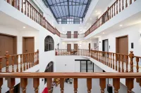 Luyixue · Light Luxury Art Audio-Visual Hotel