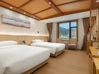 Yangjing Hotel (Siguniang Mountain Changping Valley Scenic Area) Hotels in Xiaojin