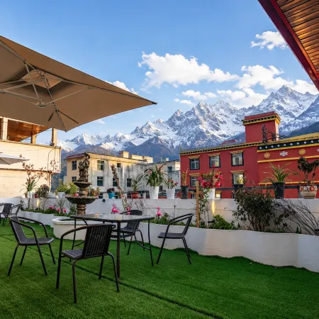 Kangsang ZangShi Culture Theme Hotel