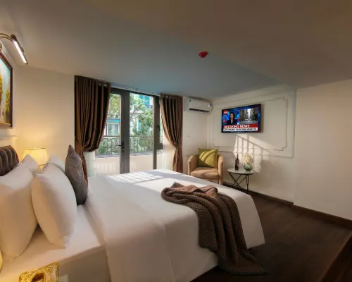 Bastra Classy Hotel Hotels near Cau Go Street