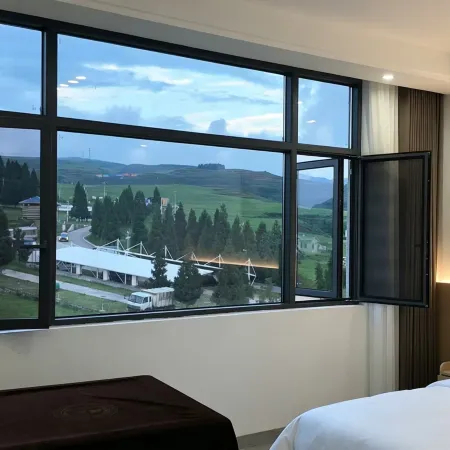 Yicui Homestay (Wumeng Grass Plain)