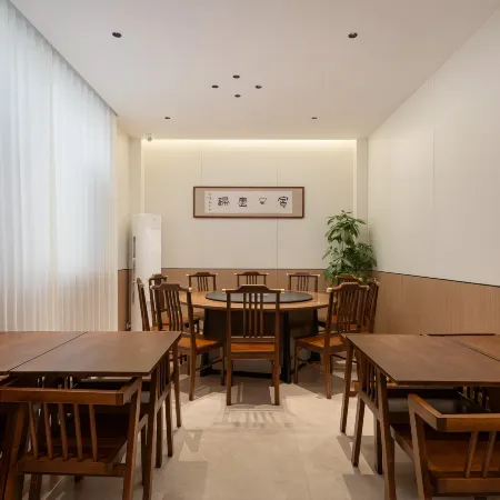 Floral Hotel·Lakeside Qingshe Hotel (Xiufeng Scenic Area, Lushan National Park)