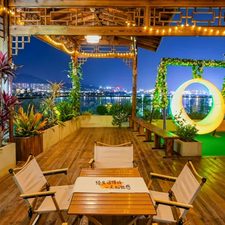 Maitreya Lake Riverside Homestay (Huquan Water Town Tourist Resort Branch)
