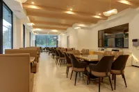 Elysian Heights Hotel - parking