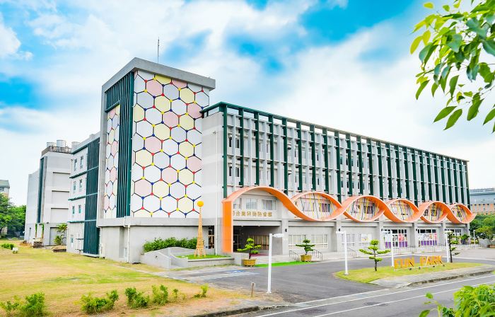 TH HOTEL