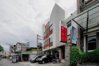 RedDoorz Plus near Asia Afrika 3 - Pensions