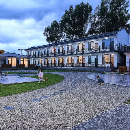Breeze and Wheat Courtyard