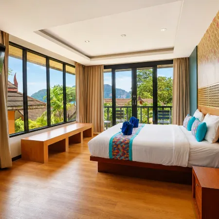 Phi Phi Long Beach Resort & Villa