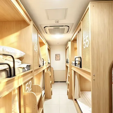 Yaha Light Travel | All-Female Homestay (Dongmen Old Street Grand Theater Subway Station)