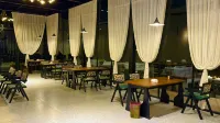 Danba yunshangzangjia Resdrt Hotel - バー
