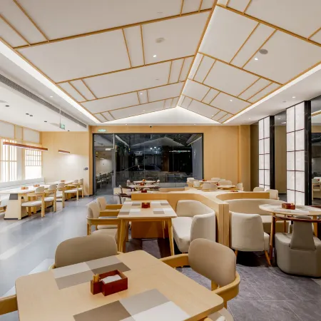 Jianguo Puyin Hotel (Shanghai Zhoupu Kangqiao Yuqiao Metro Station