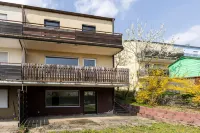 Spacious holiday home with air conditioning in a quiet location - Parkering
