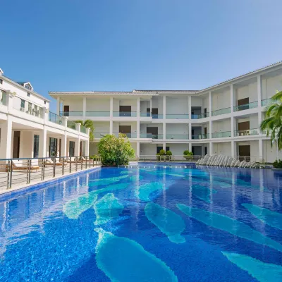 West Island Yard Boutique Hotel (Sanya West Island Scenic Area) Hotels near Dongmaozhou Island
