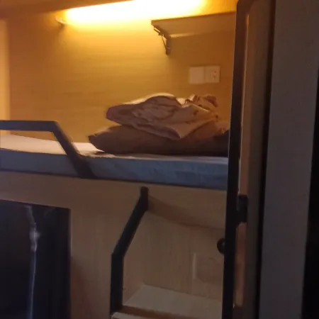 Caihong Zhijia Homestay (Lanhua Square)